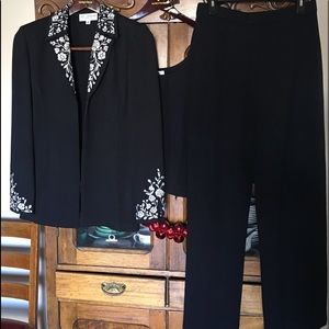 St John Pant suit